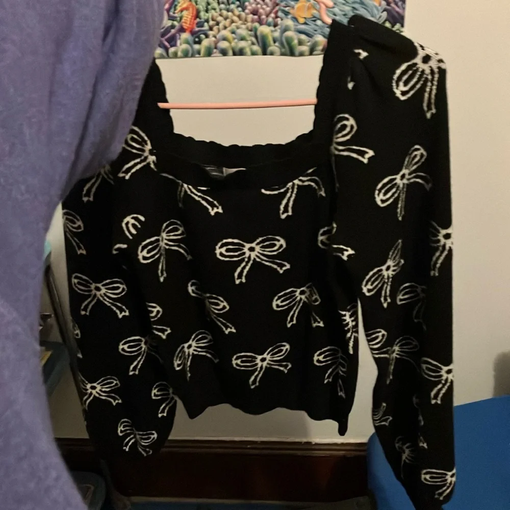 Black Sweater with White Bow Pattern - Picture 1 of 3